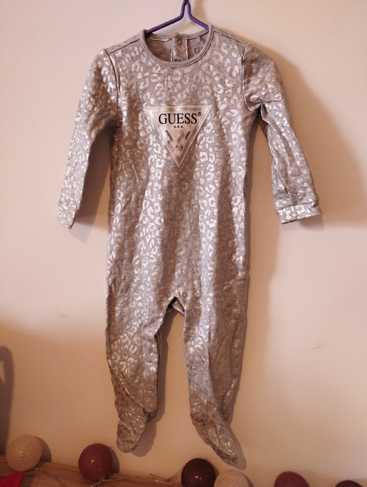 Babygrow Guess 12 mois